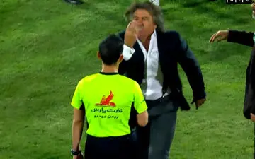 اخراج ساپینتو و درگیری شدید او با تماشاگران + ویدئو