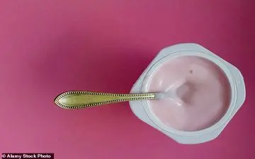 بوی بد دهان با خوردن این ۳ چیز قابل درمان است!