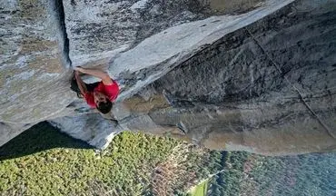 صعود دلهره آور به قله ۳۰۰۰ فوتی بدون طناب! +فیلم 