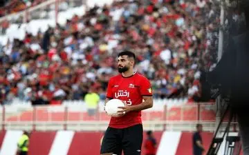 مصدومیت شدید مدافع تراکتور پس از برخورد با بازیکن ذوب‌آهن+فیلم 