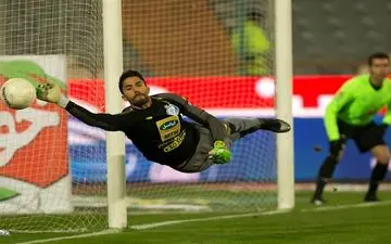 حاشیه دیدار استقلال - مس رفسنجان| لبخند معنادار مدافع استقلال و مصدومیت حسینی 