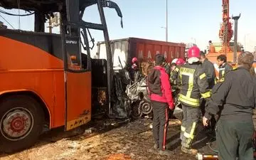 شمار مصدومان تصادف زنجیره‌ای کمربندی یزد به ۱۴ تن رسید