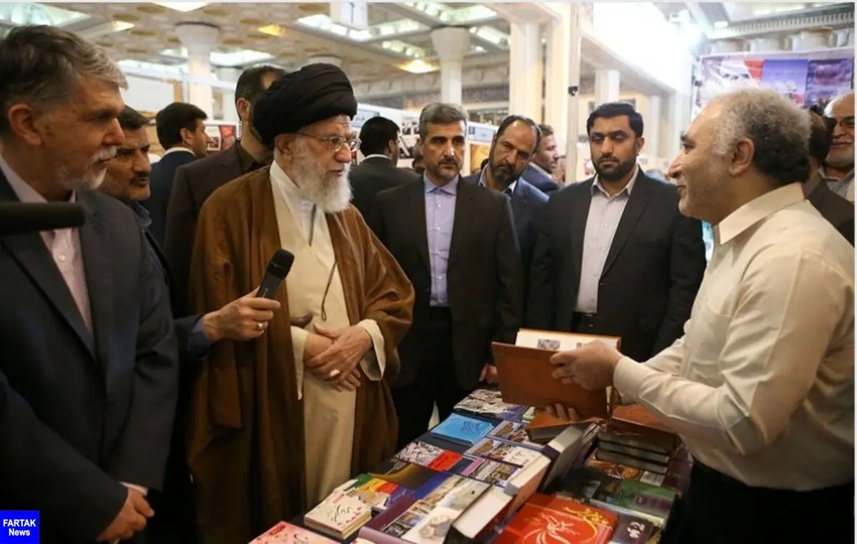  بازدید رهبر انقلاب از نمایشگاه کتاب تهران