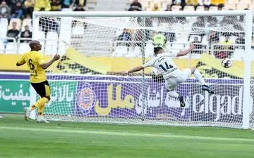 سقوط آزاد سپاهان با شکست دوباره | پیکان،شاگردان مورایس را در بحران فرو برد 