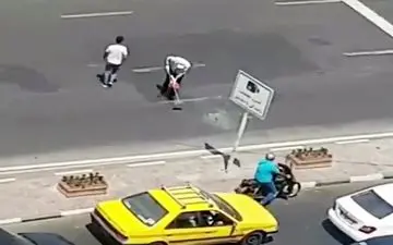 اقدام انساندوستانه یک سرباز راهنمایی و رانندگی در وسط خیابان