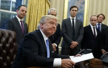 دونالد ترامپ، فرمان ضد مهاجرتی جدید خود را امضا کرد