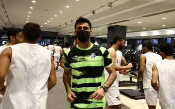 دروازه‌بان استقلال دربی را از دست داد
