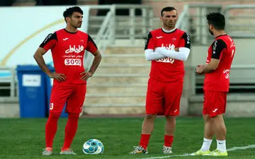 پشت پرده اعتصاب بازیکنان پرسپولیس/ پای یک مدیر در میان است!