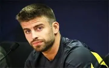 کار عجیب پیکه در نشست خبری!