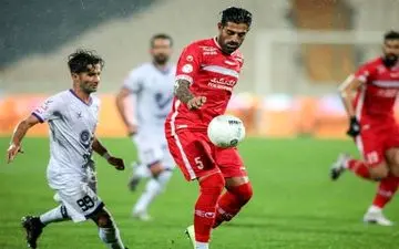 تصمیم مهم بازیکن پرسپولیس/ مدافع سرخ ها جدا می شود؟