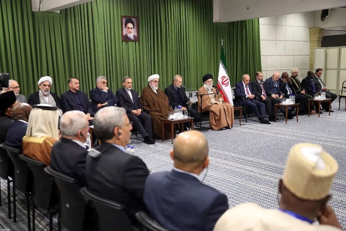  دیدار شرکت‌کنندگان در کنفرانس اتحادیه بین‌ المجالس اسلامی با رهبر انقلاب
