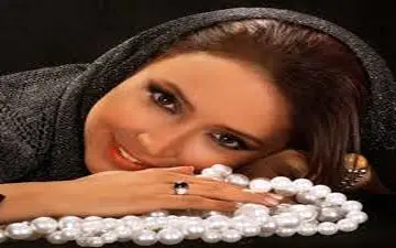 تیپ و ژست جالب شبنم قلی خانی در شب یلدا