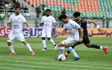 برای اولین‌بار در تاریخ فوتبال، داور پرتاب اوت را آفساید گرفت! + ویدئو