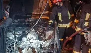 آتش‌سوزی خودرو درون پارکینگ ساختمان مسکونی در فرهنگیان فاز ۲ مهار شد