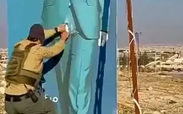 برچیدن عکس بشار اسد رئیس جمهوری سوریه در منطقه یبرود در حومه دمشق  + ویدئو