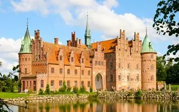 قلعه اگسکوف در دانمارک، قلعه ای روی آب