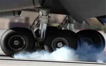  ماجرای فرود هواپیما در فرودگاه شیراز چه بود؟