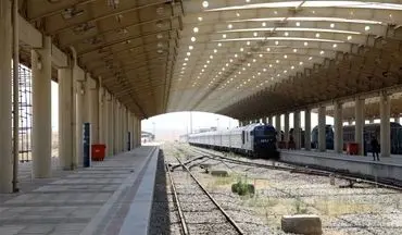 وزیر راه: تکمیل راه آهن کرمانشاه - خسروی زمینه‌ساز توسعه پایدار و رونق اقتصادی خواهد شد