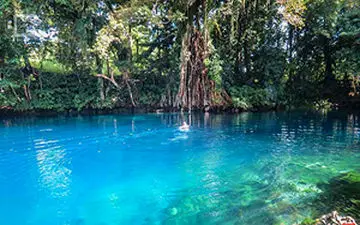 روستایی که به سرزمین استخرها معروف است + فیلم