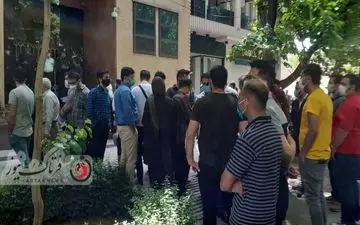 گزارش تصویری از تجمع مردم مقابل بورس اصفهان