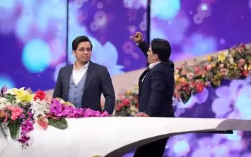 اجرای ترانه‌ای زیبا توسط سینا حجازی در ویژه برنامه در «سال نو» | فیلم