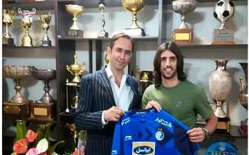 تماشاگرویژه دیدار استقلال مقابل تراکتورسازی