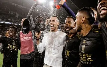 شادی دیوانه‌وار گرت بیل پس از فتح دربی (عکس)