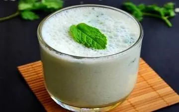 عوارض و مضرات خوردن دوغ