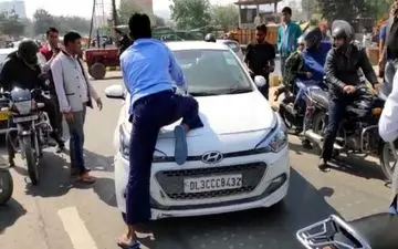 اتفاق عجیب در خیابان های هندوستان! + فیلم 