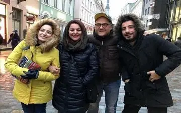 تمامی همسران رامبد جوان در یک قاب!