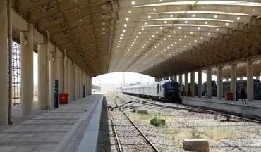 ورود همزمان ۴ قطار اربعینی به کرمانشاه؛ آغاز موج ریلی زائران حسینی
 



