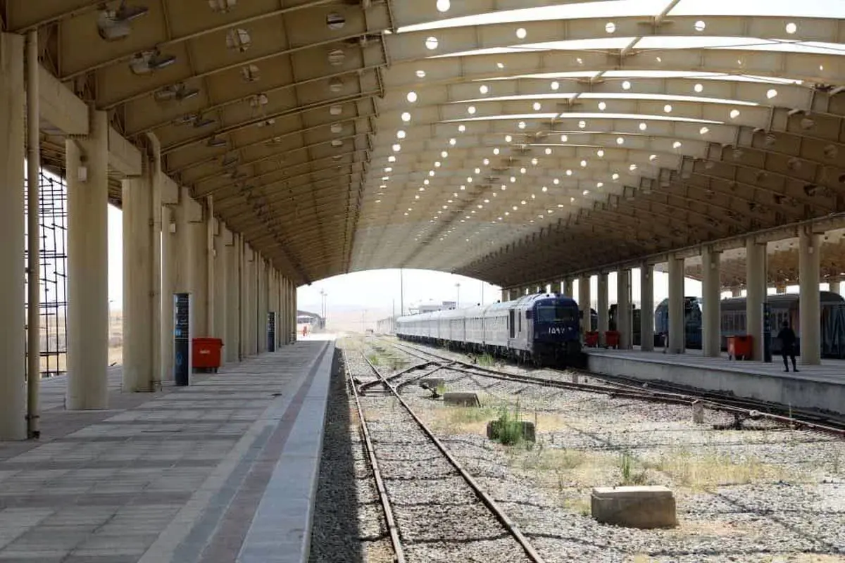 ورود همزمان ۴ قطار اربعینی به کرمانشاه؛ آغاز موج ریلی زائران حسینی