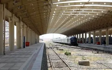 ورود همزمان ۴ قطار اربعینی به کرمانشاه؛ آغاز موج ریلی زائران حسینی
 



