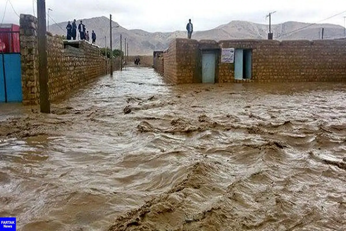 سیلاب و بارندگی راه ارتباطی ۱۰۰ روستای دلفان را قطع کرد
