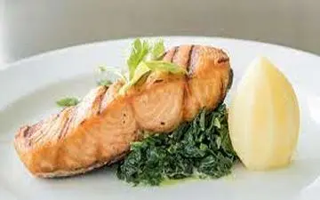 غذا مخصوص بیماران دیابتی |  فیله ماهی سی باس و اسفناج