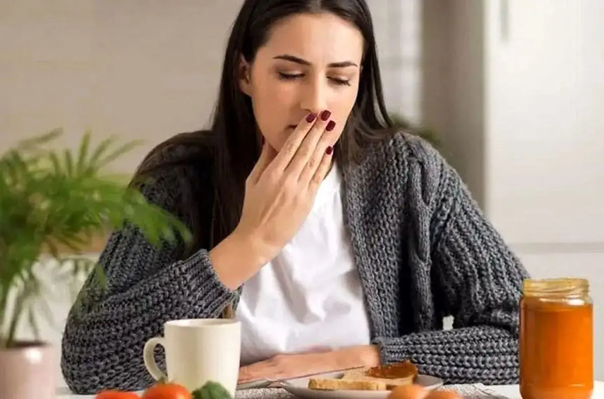 چرا وقتی گرسنه ام، حالت تهوع میگیرم؟