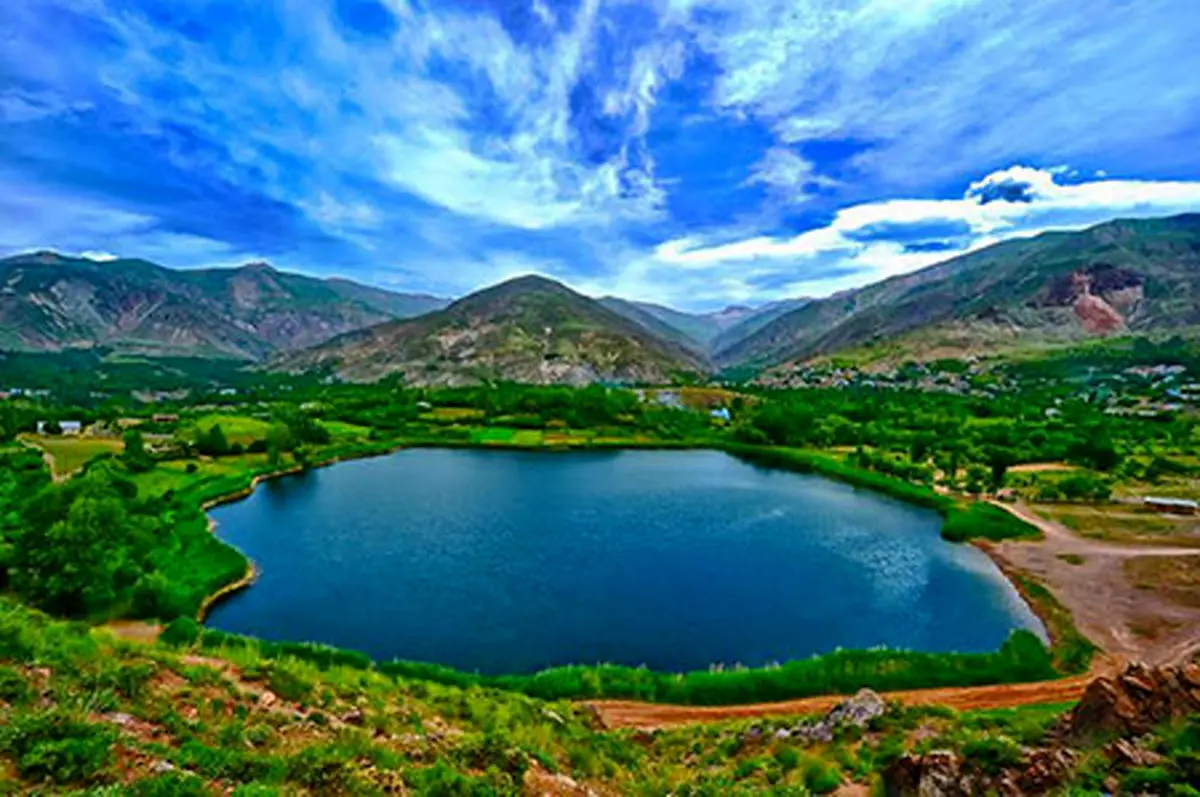 زبیاترین و بزرگترین دریاچه های ایران کجاست؟