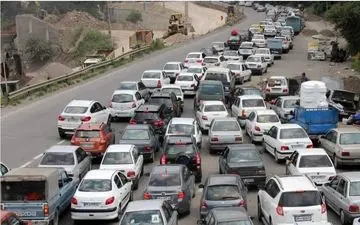 ترافیک سنگین در خروجی‌های تهران | جاده چالوس یک‌طرفه شد