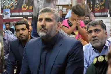 دیدار نماینده ولی‌فقیه و امام جمعه کرمانشا با مردم شاطرآباد در مسجد انصار‌الحسین به روایت تصویر