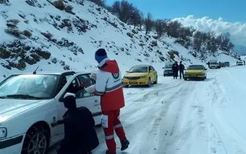  برف و باران در جاده‌های ۱۳ استان