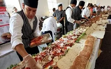 تهیه ساندویچ 70متری در دو دقیقه و 29 ثانیه ! + فیلم 