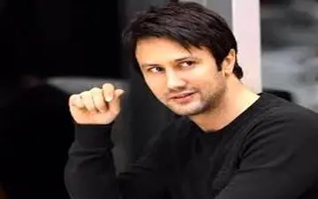 “شاهرخ استخری” خودش را کپی گلزار کرد/ عکس