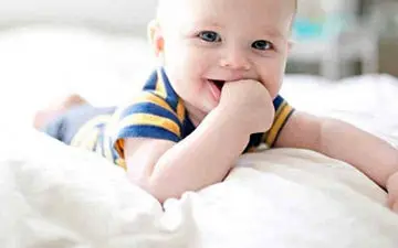 عوارض مکیدن انگشت نوزادان و کودکان