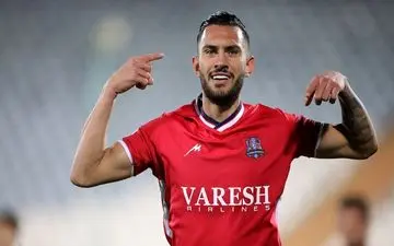 مهاجم استقلالی در سبد خرید گل‌محمدی