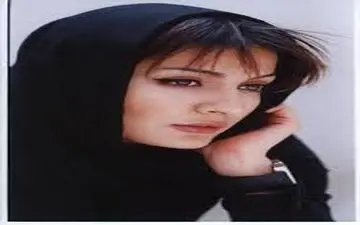 پوشش عجیب «السا فیروز آذر» در یک مراسم 