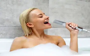 آواز خواندن برای مغز مفید است، حتی اگر خواننده نباشیم