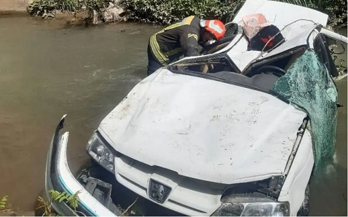 سقوط یک خودرو به رودخانه در سنگر/ 4 نفر مصدوم شدند