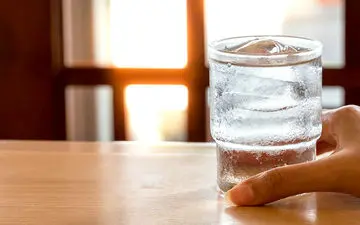 تاثیر مثبت نوشیدن آب خنک هنگام صبح بر سلامت مغز