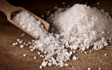 توقیف بیش از ۳۵۰ کیلوگرم نمک غیربهداشتی در قم