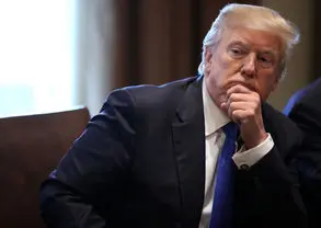 ترامپ به دلیل نگرانی از سقوط بازار سرمایه، از تهدید زیرساخت‌های ایران عقب‌نشینی کرد